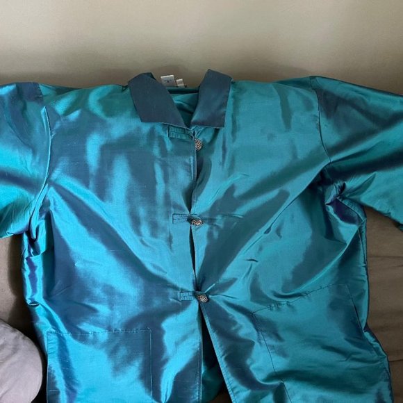 iridescent green/blue blouse - Picture 2 of 4